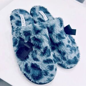 (SOLD) NEW!!! ELLEN TRACY ANIMAL PRINT HOUSESHOES SLIPPERS SIZE 6.5/7.0